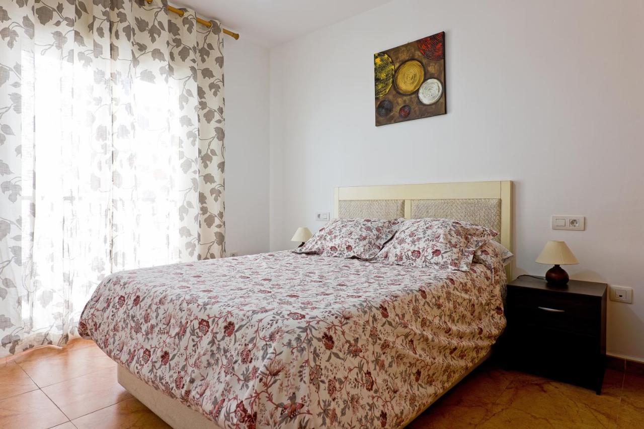 Relaxing Beach Apartment In Fuengirola Parking エクステリア 写真
