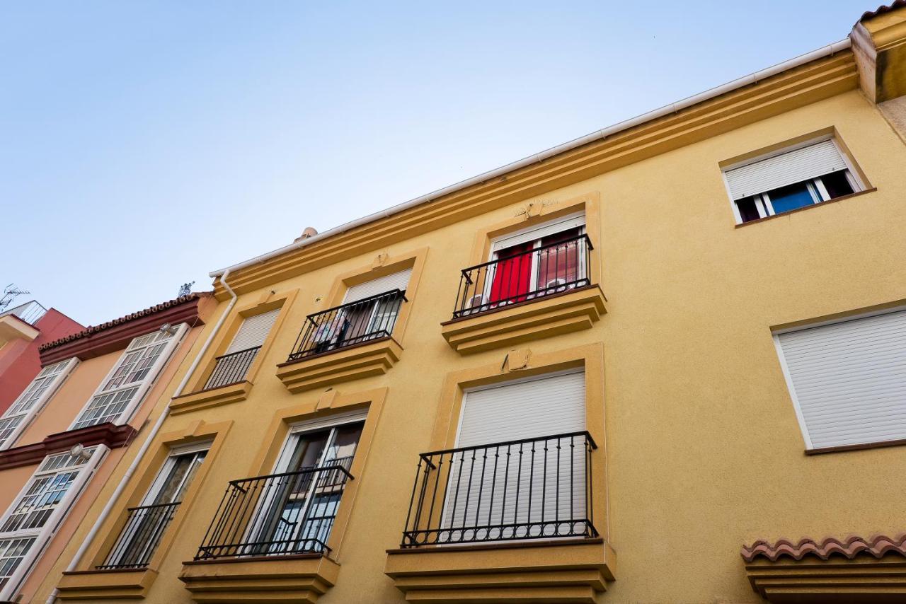 Relaxing Beach Apartment In Fuengirola Parking エクステリア 写真