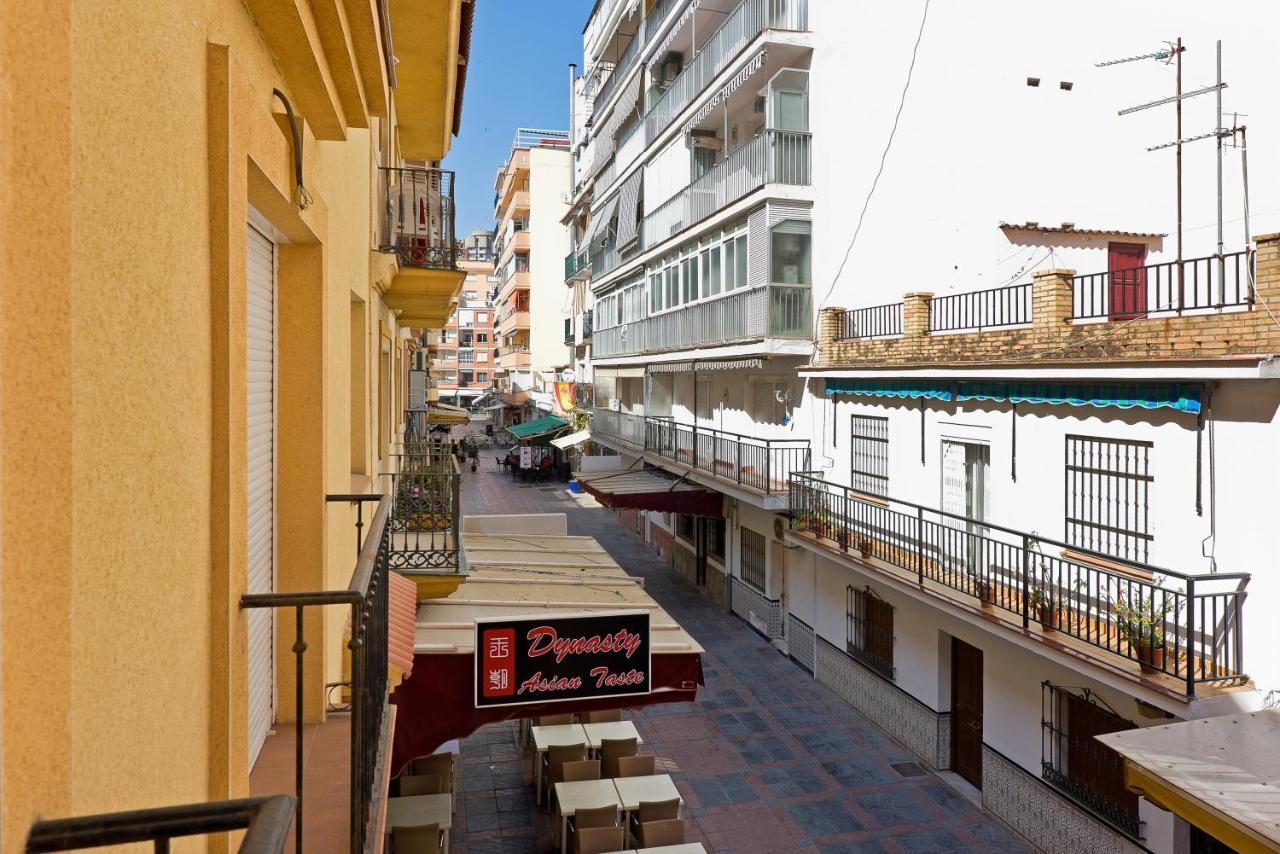 Relaxing Beach Apartment In Fuengirola Parking エクステリア 写真