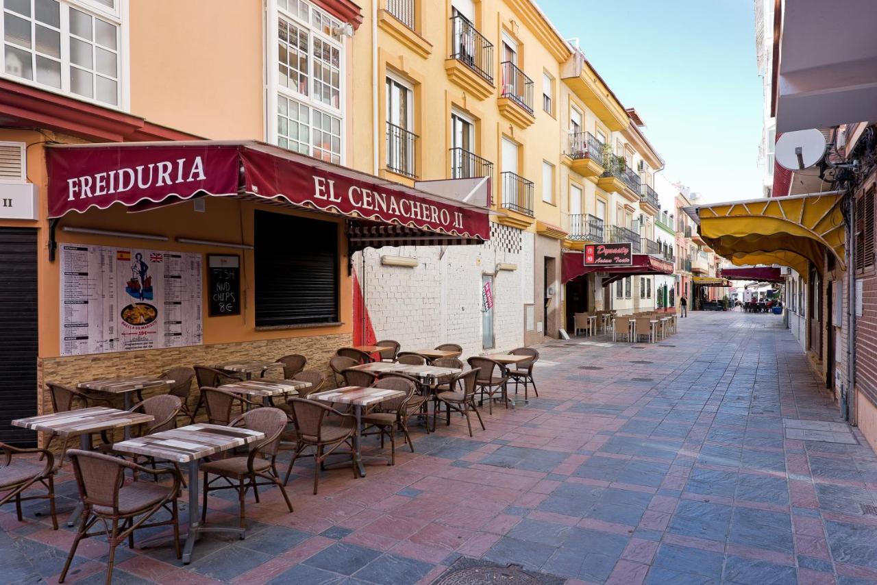 Relaxing Beach Apartment In Fuengirola Parking エクステリア 写真