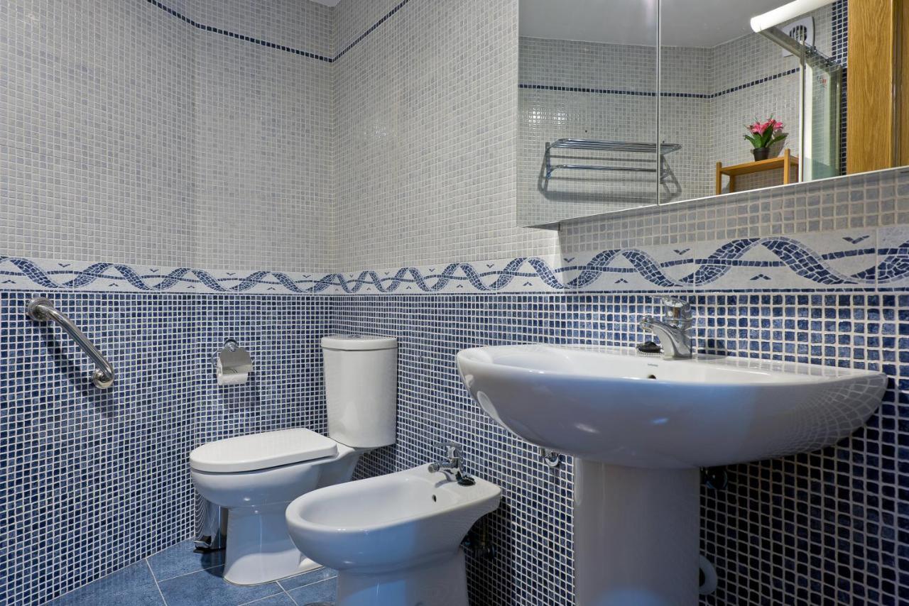 Relaxing Beach Apartment In Fuengirola Parking エクステリア 写真