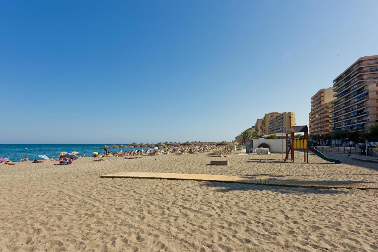 Relaxing Beach Apartment In Fuengirola Parking エクステリア 写真